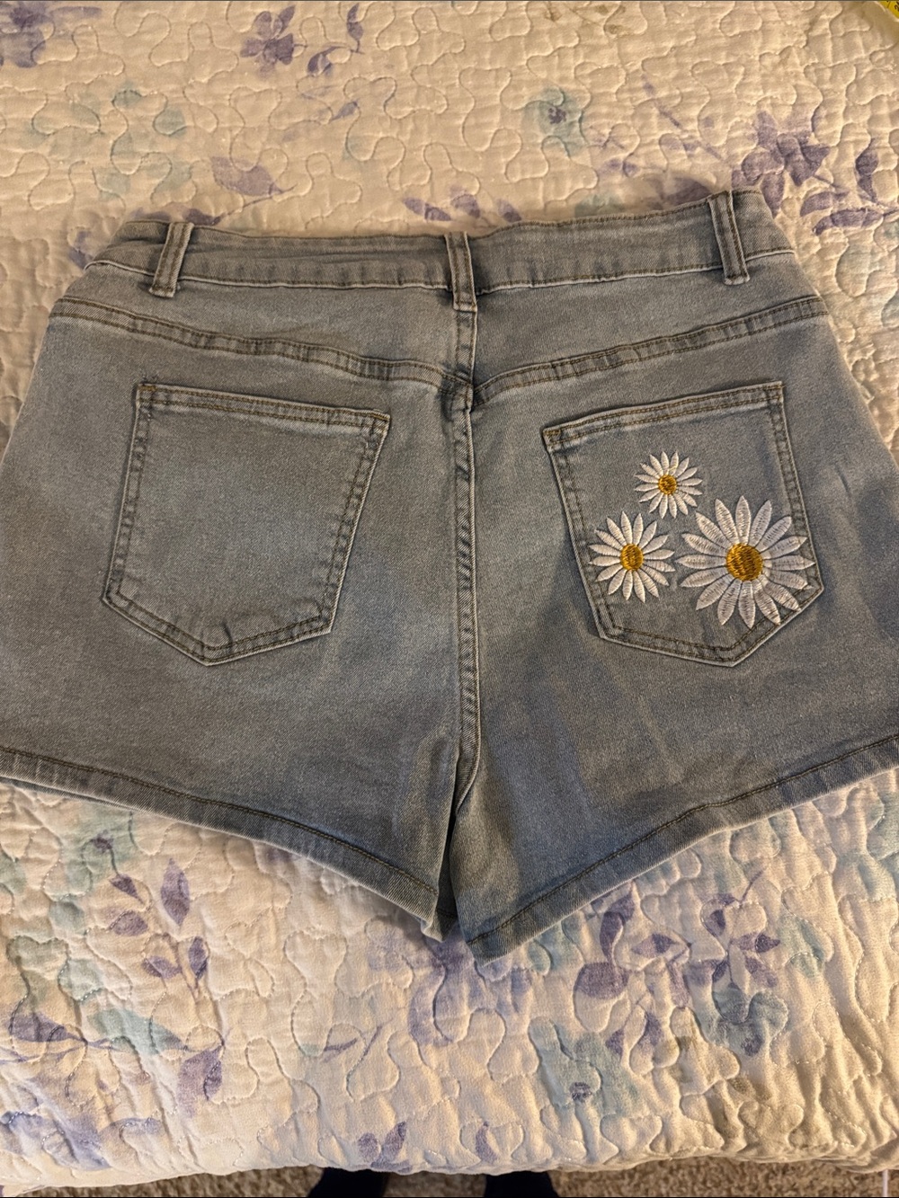 Light Blue Denim Women's Shorts with Daisy Embroidery